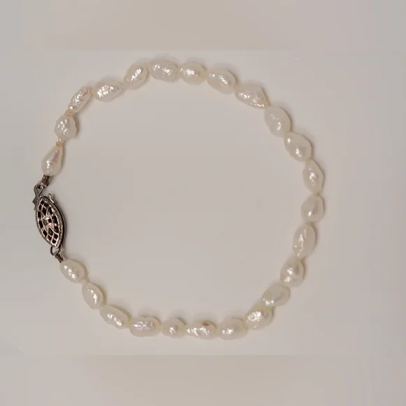 Vintage Sterling Silver and Freshwater Pearl Bracelet - Picture 2 of 10